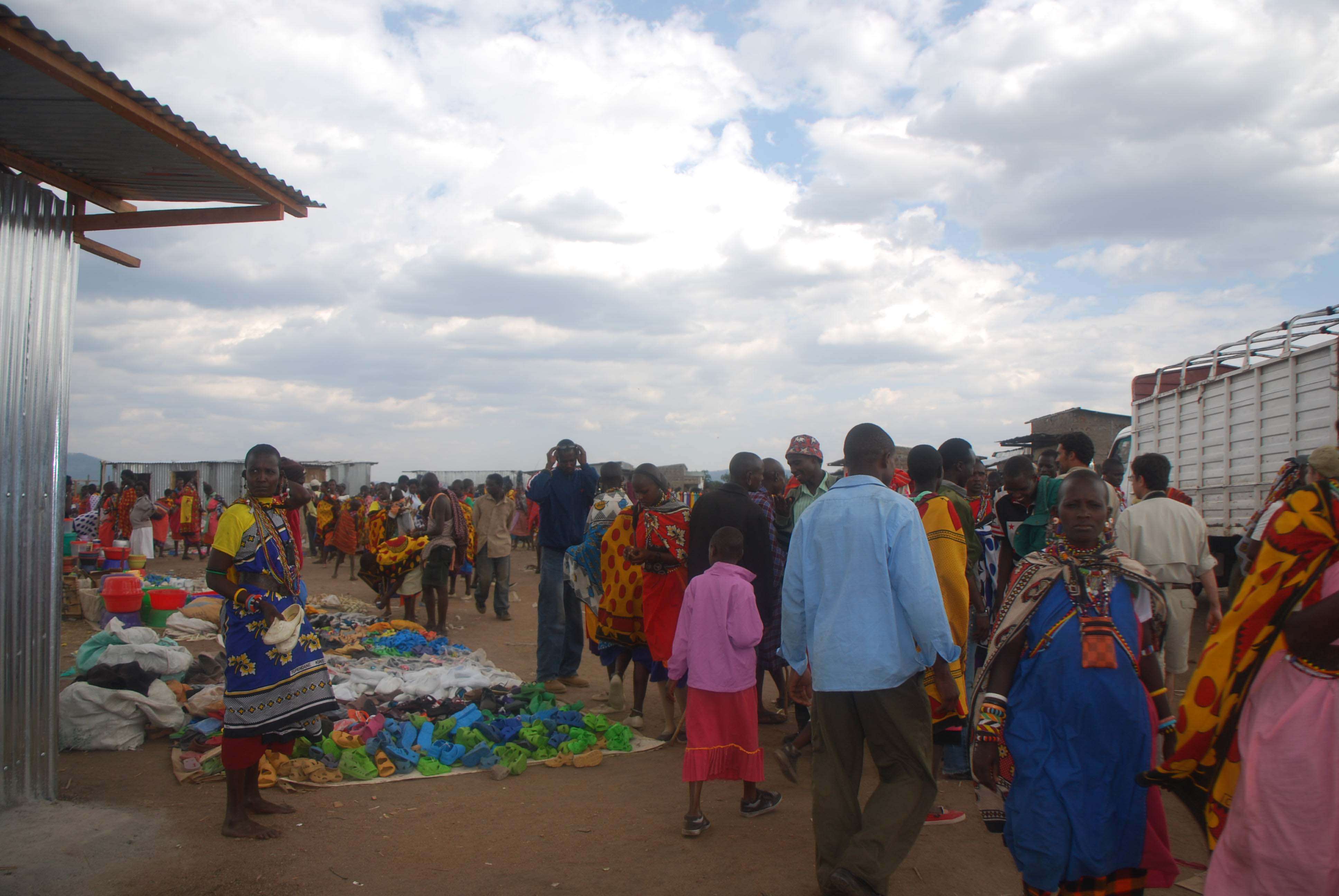 El mercado masai, un intento fallido de ver el cruce y algunas mariposas - Regreso al Mara - Kenia (20)